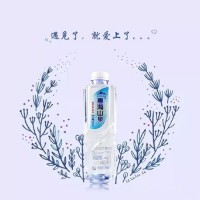 对于女性来说,每天至少8杯天然矿泉水