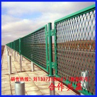 承亚生产100刀钢板网护栏 钢板网防眩网 菱形浸塑防护网