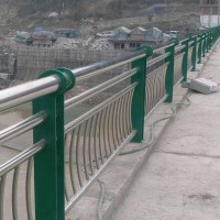 供应桥梁防撞支架 304不锈钢护栏 深圳河道景观护栏