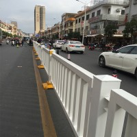 广东深圳公路护栏 深标3防撞栏 路中槽钢护栏定制