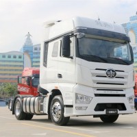 一汽 解放J7重卡 550马力自动挡牵引车